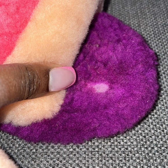 FUCHSIA PINK UGG FLUFF YEAH SLIDES 🍭🍬 - Picture 8 of 8